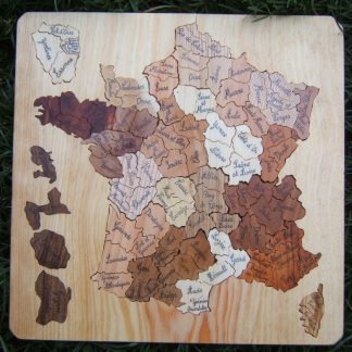 Puzzle bois écologique : France par département en bois massif. Atelier de bois chantourné.