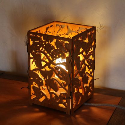 Lampe caméléon créée par Atelier de bois chantourné