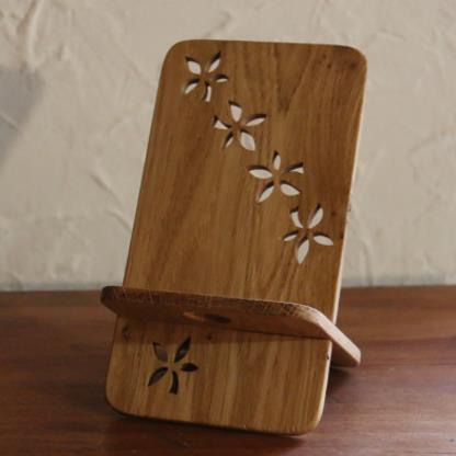 Support de téléphone fleur de pervenche - Atelier de bois chantourné