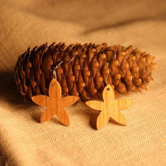 Boucles d'oreilles campanule fabriqué en Auvergne à l'Atelier de bois chantourné